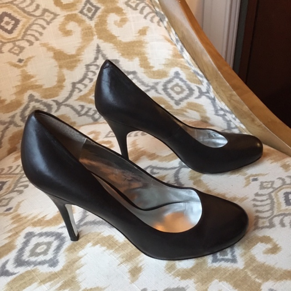 Pumps - Picture 3 of 12